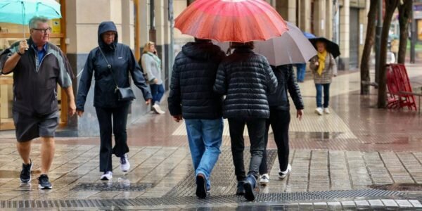 AEMET pone en alerta a seis comunidades por lluvia, viento, tormentas, mala mar o calor